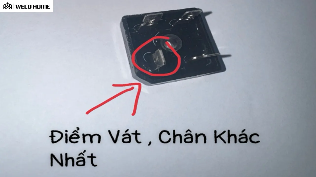 Điểm vát, chân khác nhất